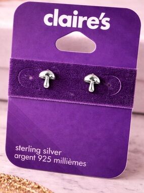 ⚠️ 5/25: Claire's Sterling Silver Mushroom Stud Earrings